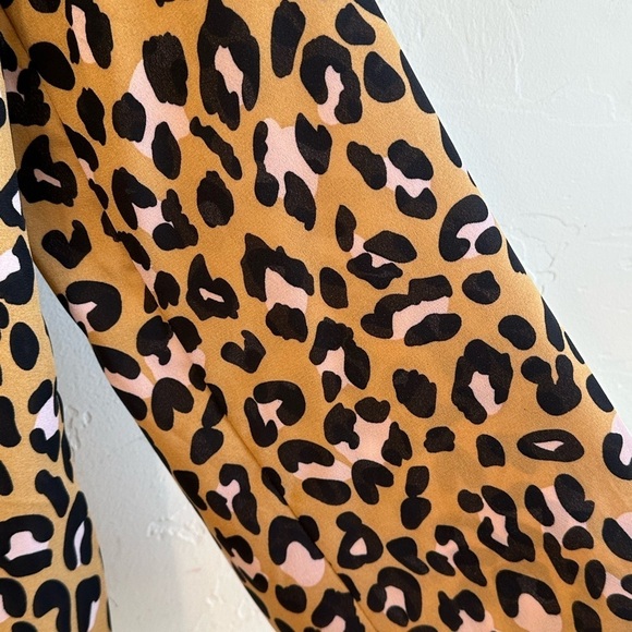 NWT Women’s leopard print boho, bell sleeve blouse by Hippie Rose Sz. S - Picture 11 of 16